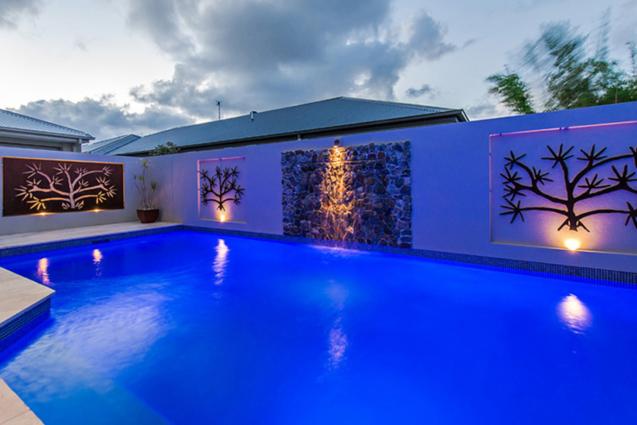 How to Choose Pool Lights that Maximise the Beauty of Your Surroundings